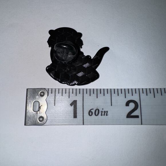 Be Kind To Otters Heart Pin Brooch - Picture 2 of 2